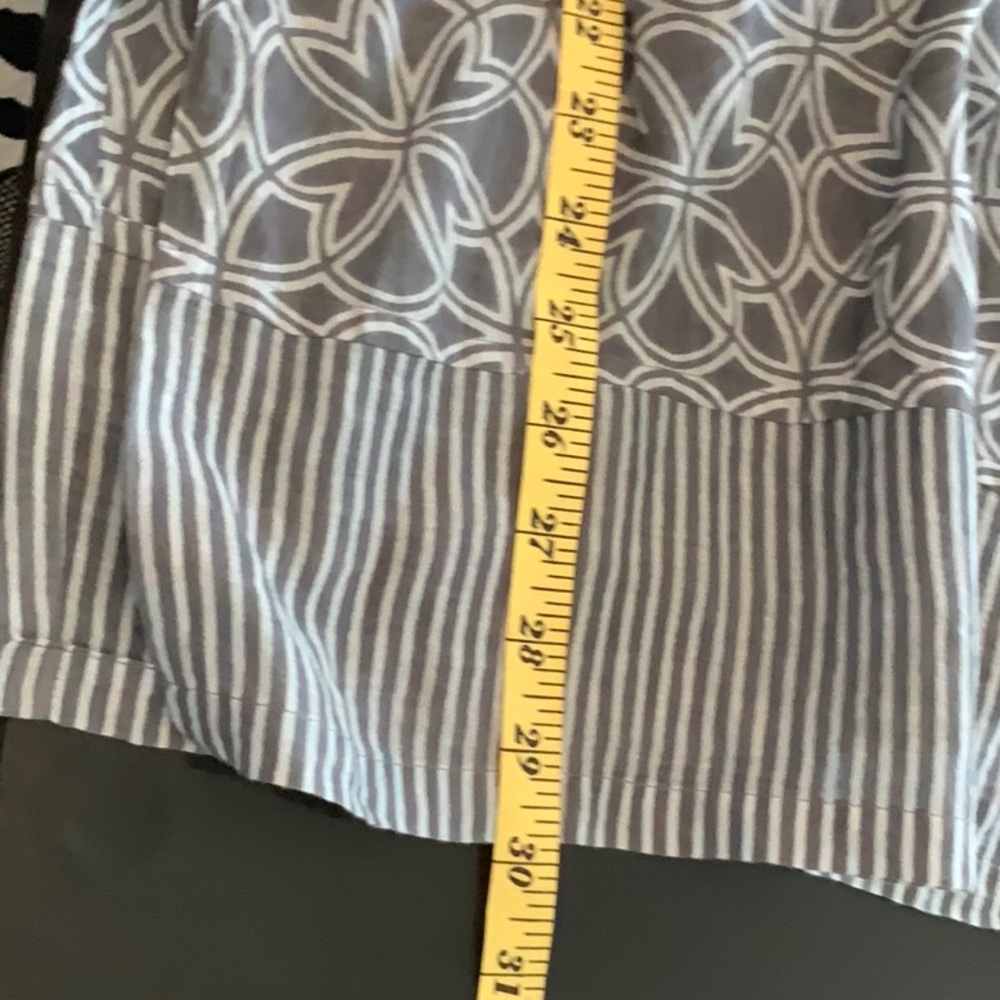 Gretchen Scott Designs Gray and White Tunic with Geometric Pattern - Picture 3 of 3